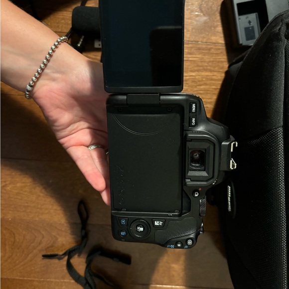 Canon EOS rebel SL3 + neewer microphone CM 14 - Picture 3 of 5